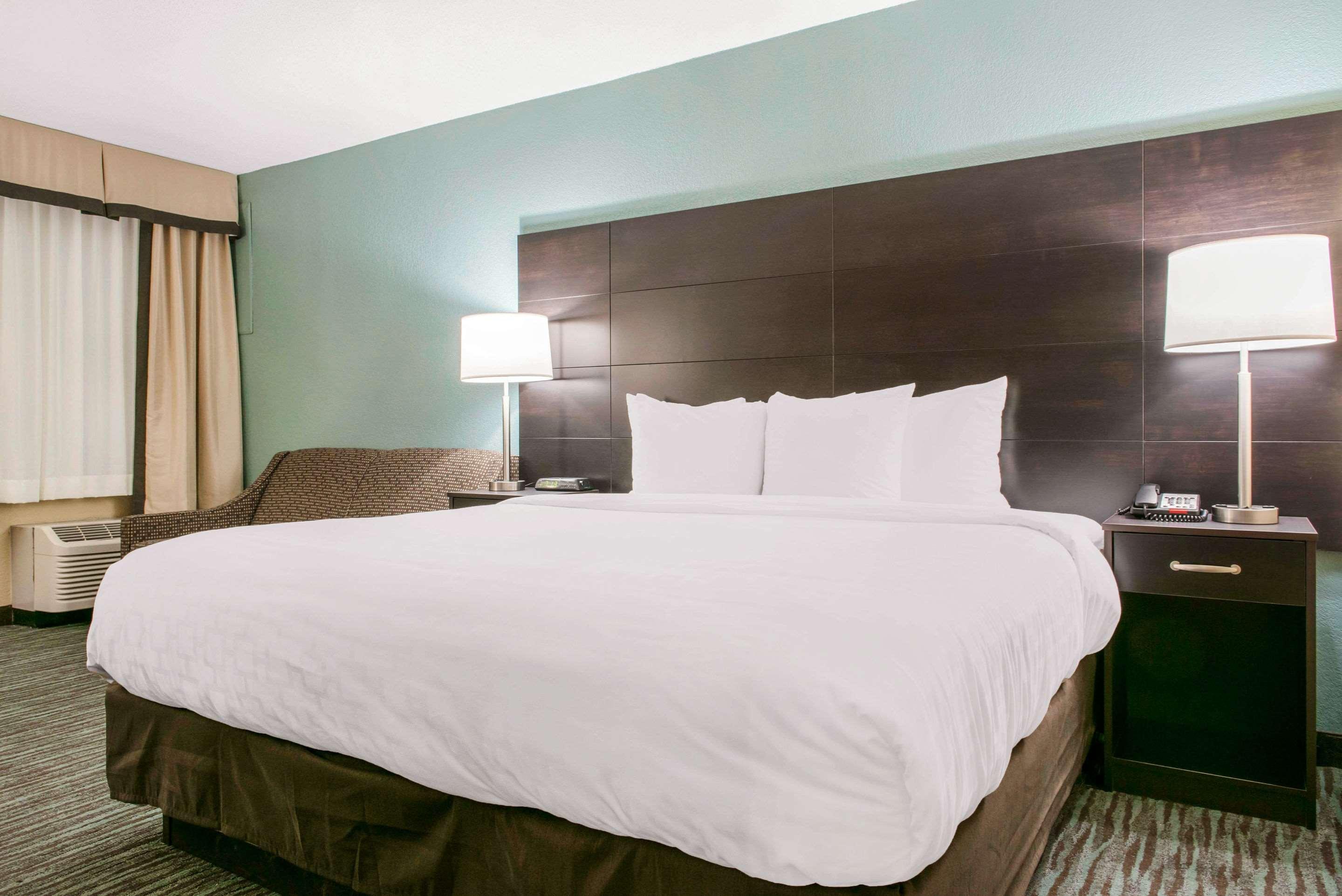 Quality Inn Dayton Airport Englewood Экстерьер фото