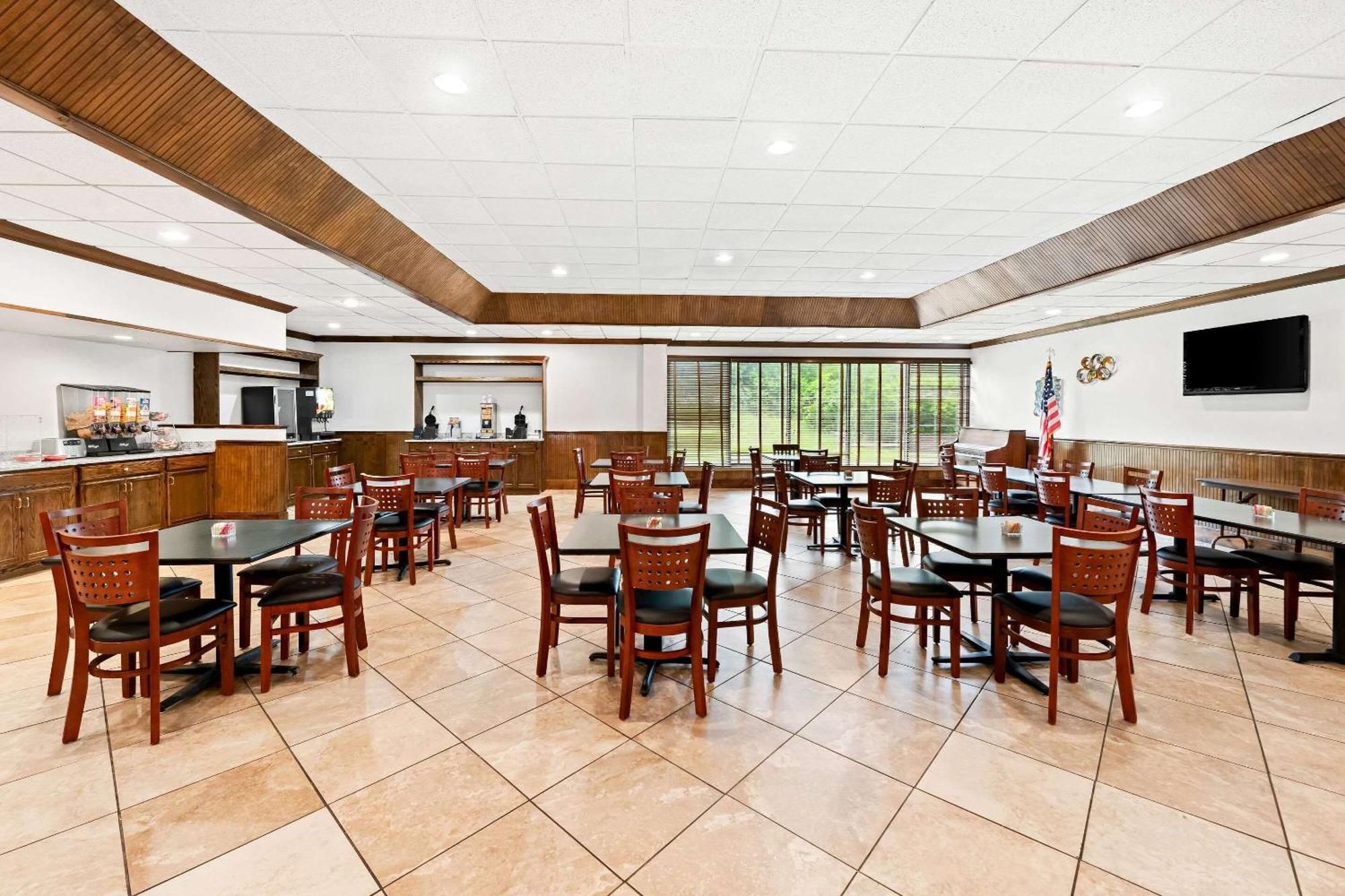Quality Inn Dayton Airport Englewood Экстерьер фото