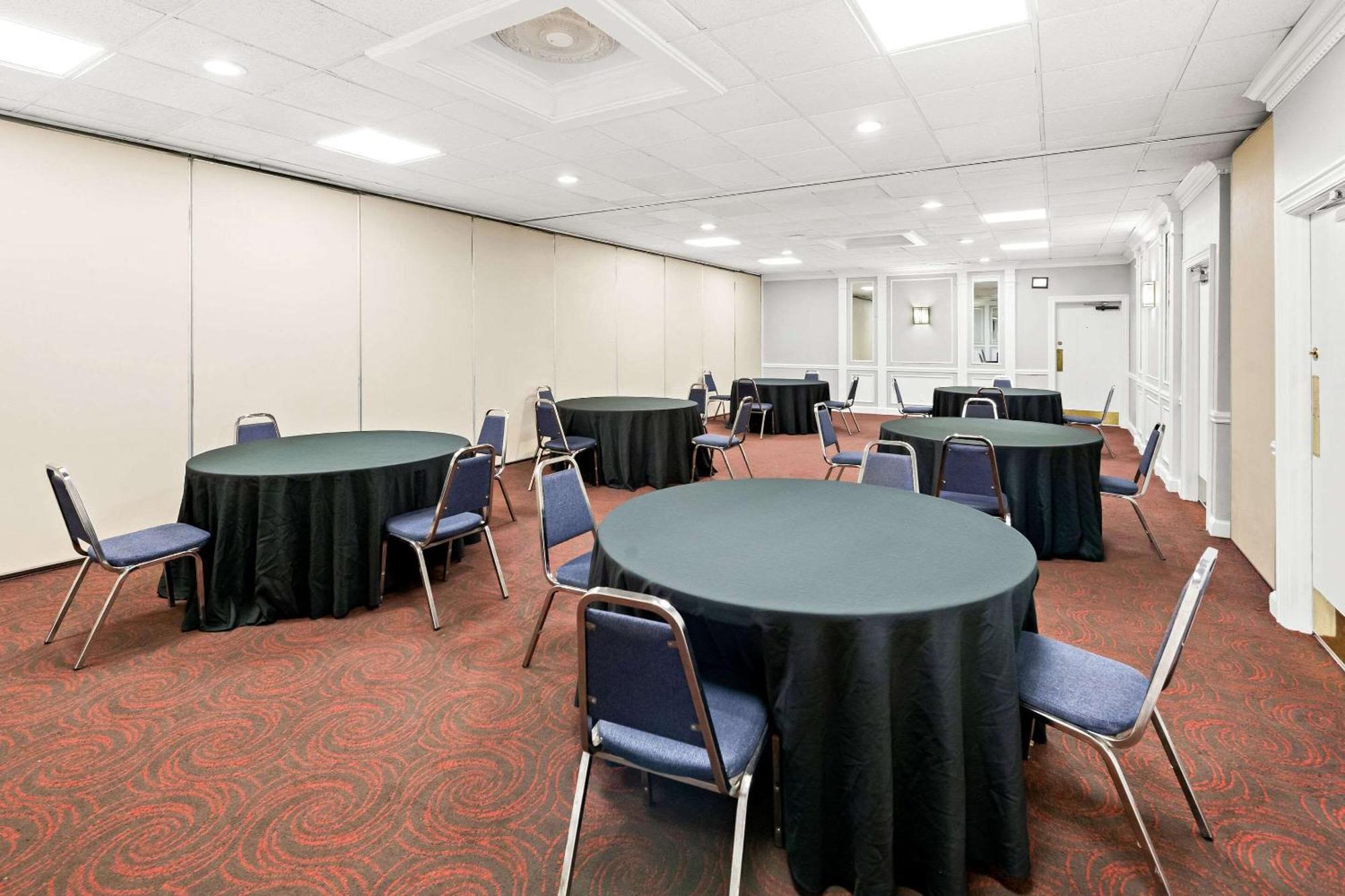 Quality Inn Dayton Airport Englewood Экстерьер фото
