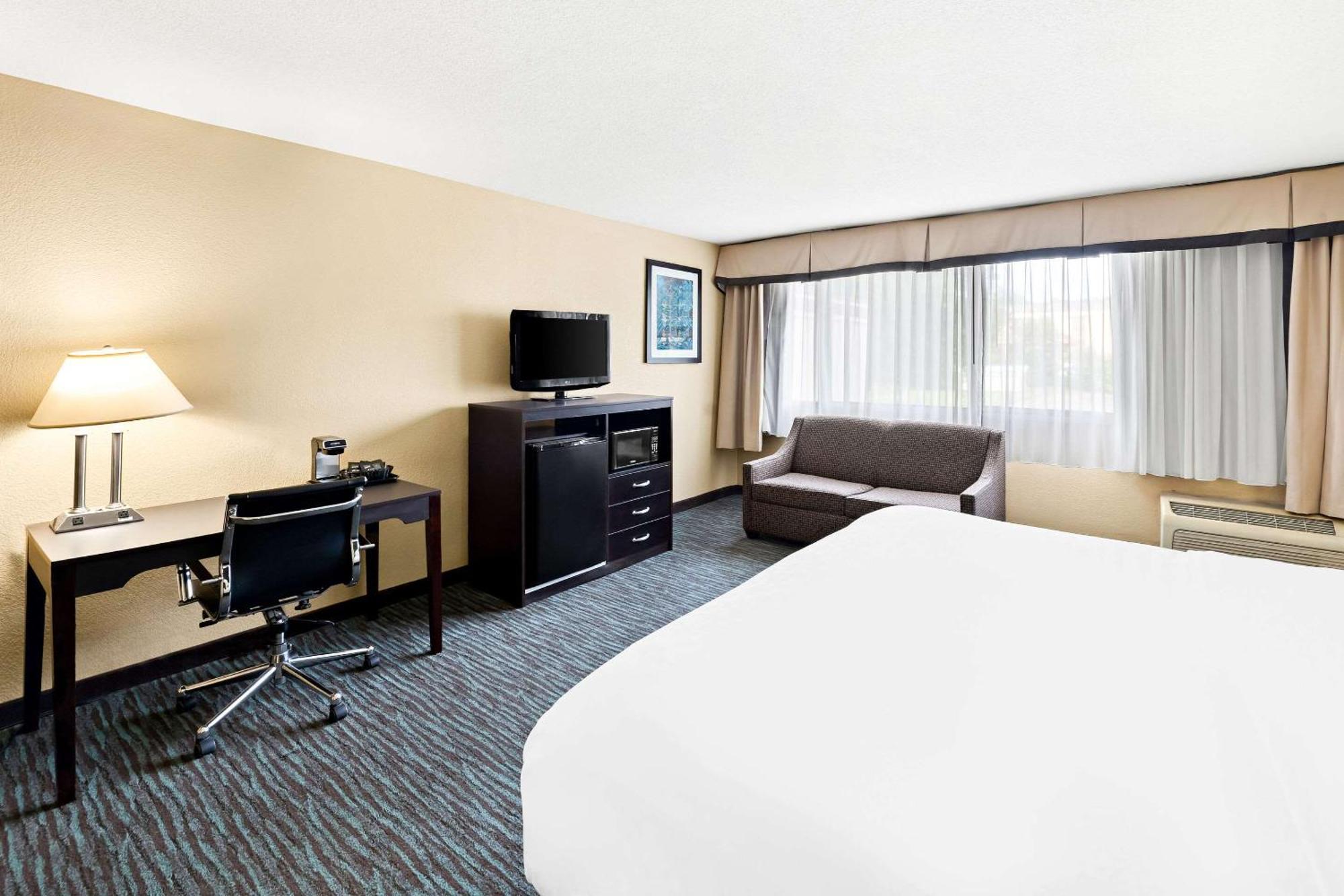 Quality Inn Dayton Airport Englewood Экстерьер фото