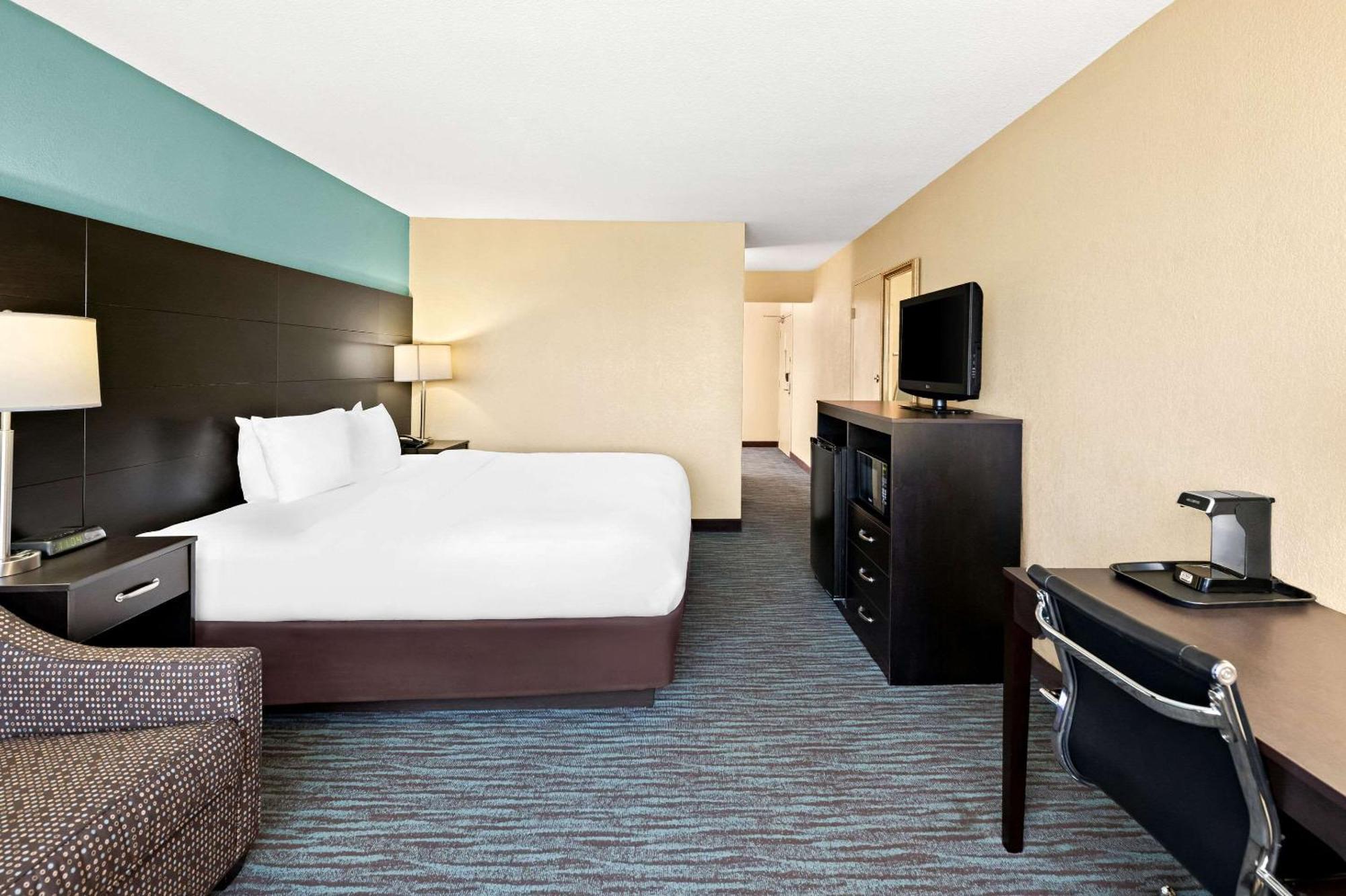 Quality Inn Dayton Airport Englewood Экстерьер фото