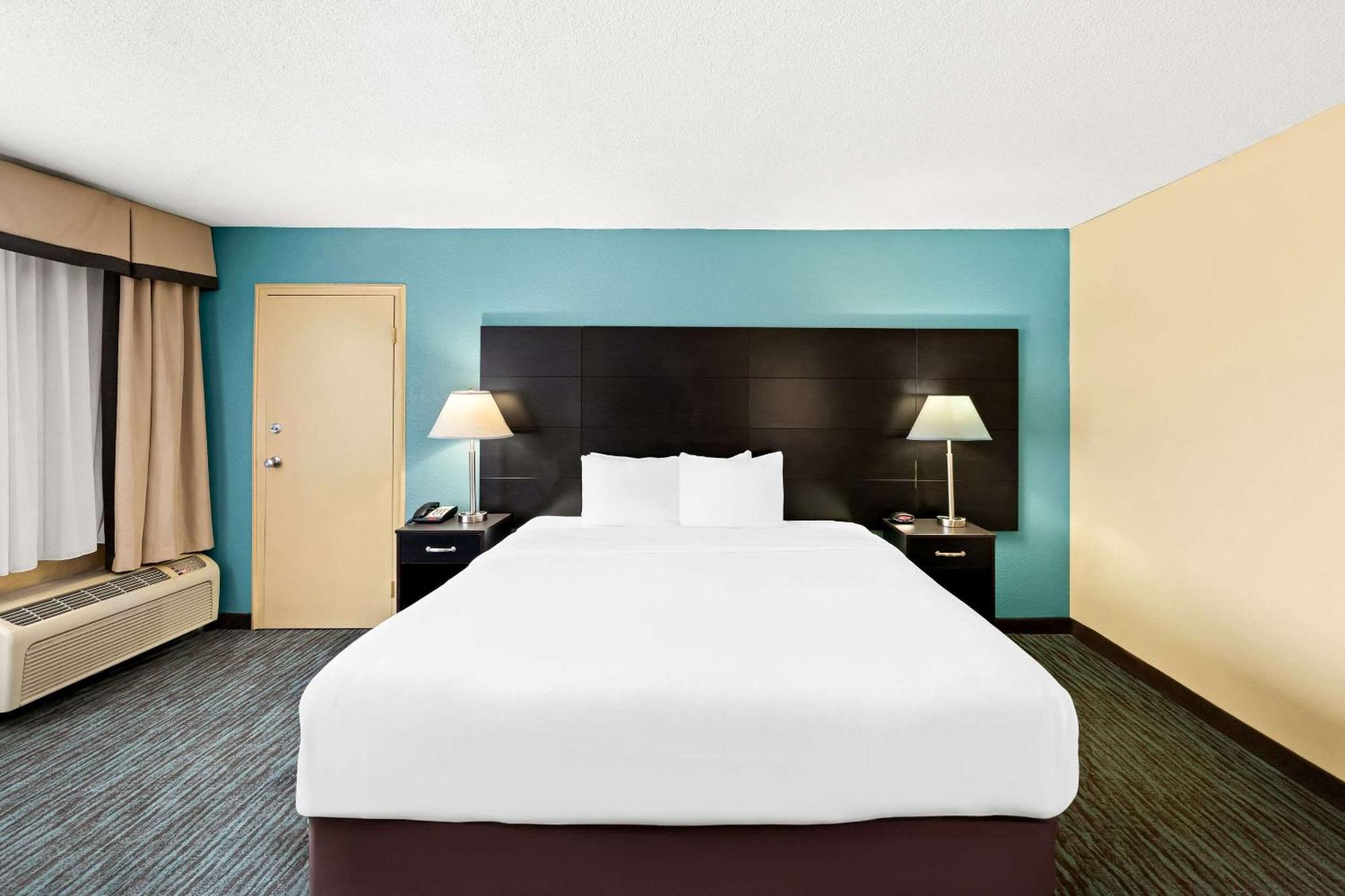 Quality Inn Dayton Airport Englewood Экстерьер фото