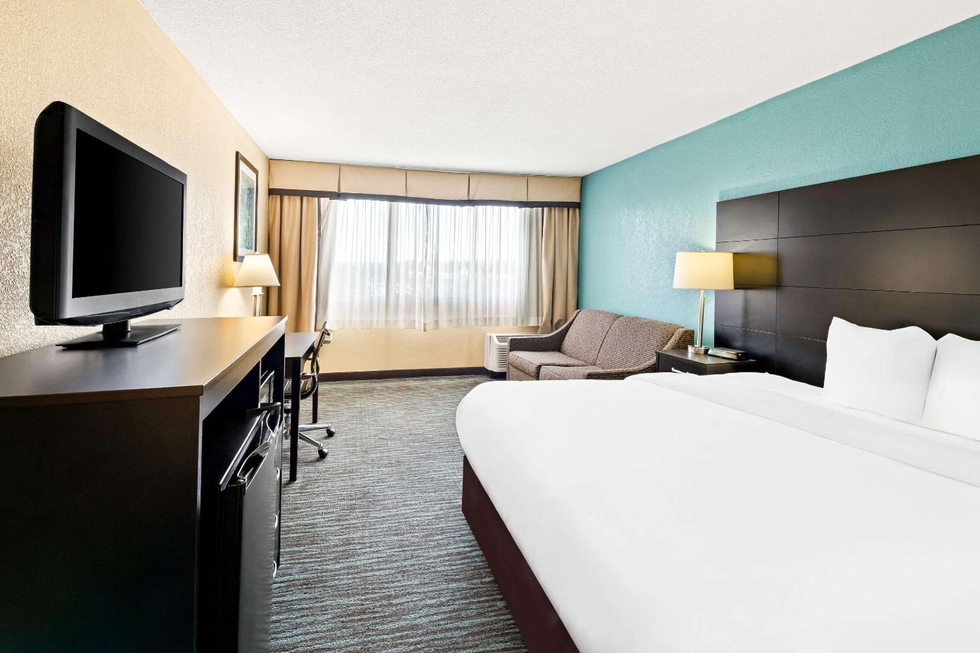 Quality Inn Dayton Airport Englewood Экстерьер фото