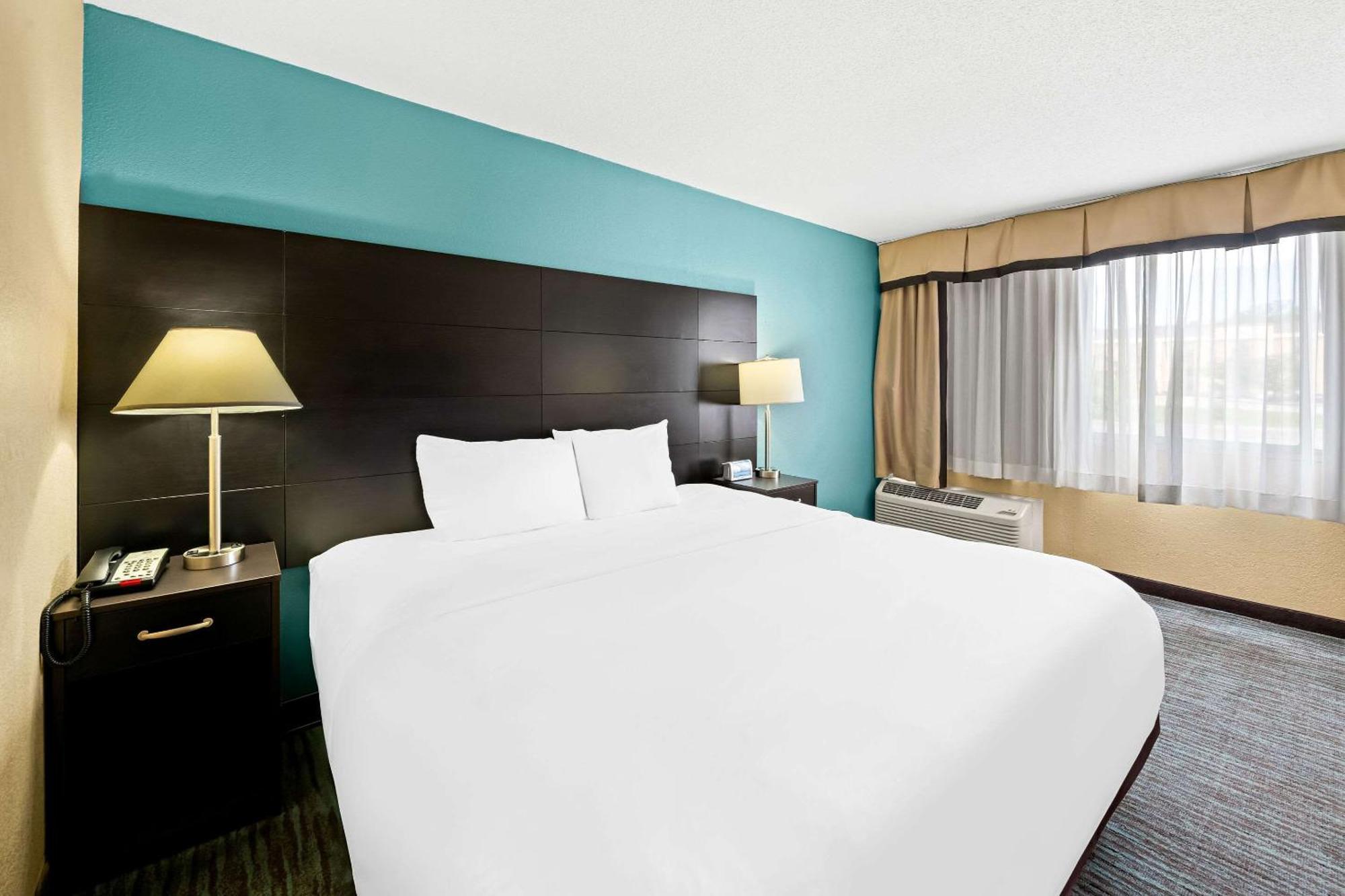 Quality Inn Dayton Airport Englewood Экстерьер фото