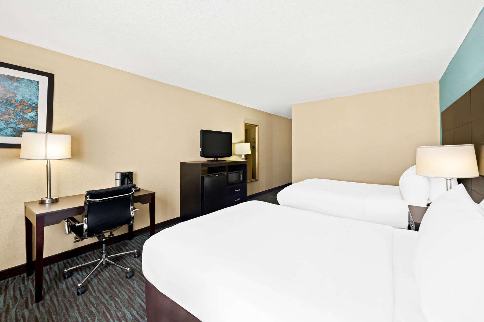 Quality Inn Dayton Airport Englewood Экстерьер фото