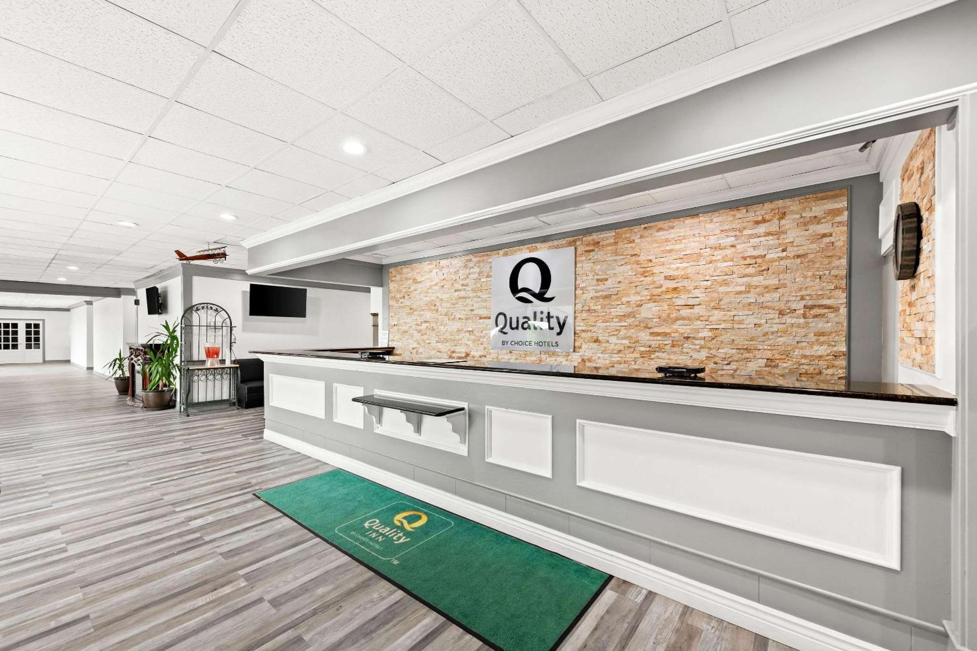 Quality Inn Dayton Airport Englewood Экстерьер фото