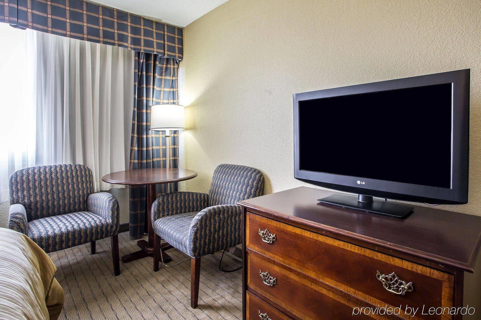 Quality Inn Dayton Airport Englewood Экстерьер фото